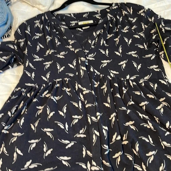 EUC Maeve by Anthropologie Henley - size XS - Picture 7 of 9